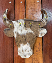 Load image into Gallery viewer, Cowhead Holder 01