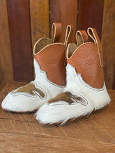 Load image into Gallery viewer, Baby Boots - Medium 053