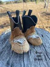 Load image into Gallery viewer, Baby Boots - Small 080