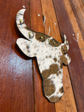 Load image into Gallery viewer, Cowhead Holder 02