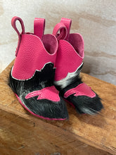 Load image into Gallery viewer, Baby Boots - Small SP05