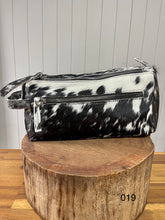 Load image into Gallery viewer, Toiletries Bag - Cowhide - 019