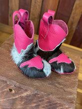 Load image into Gallery viewer, Baby Boots - Small SP09