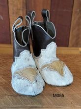 Load image into Gallery viewer, Baby Boots - Medium 055