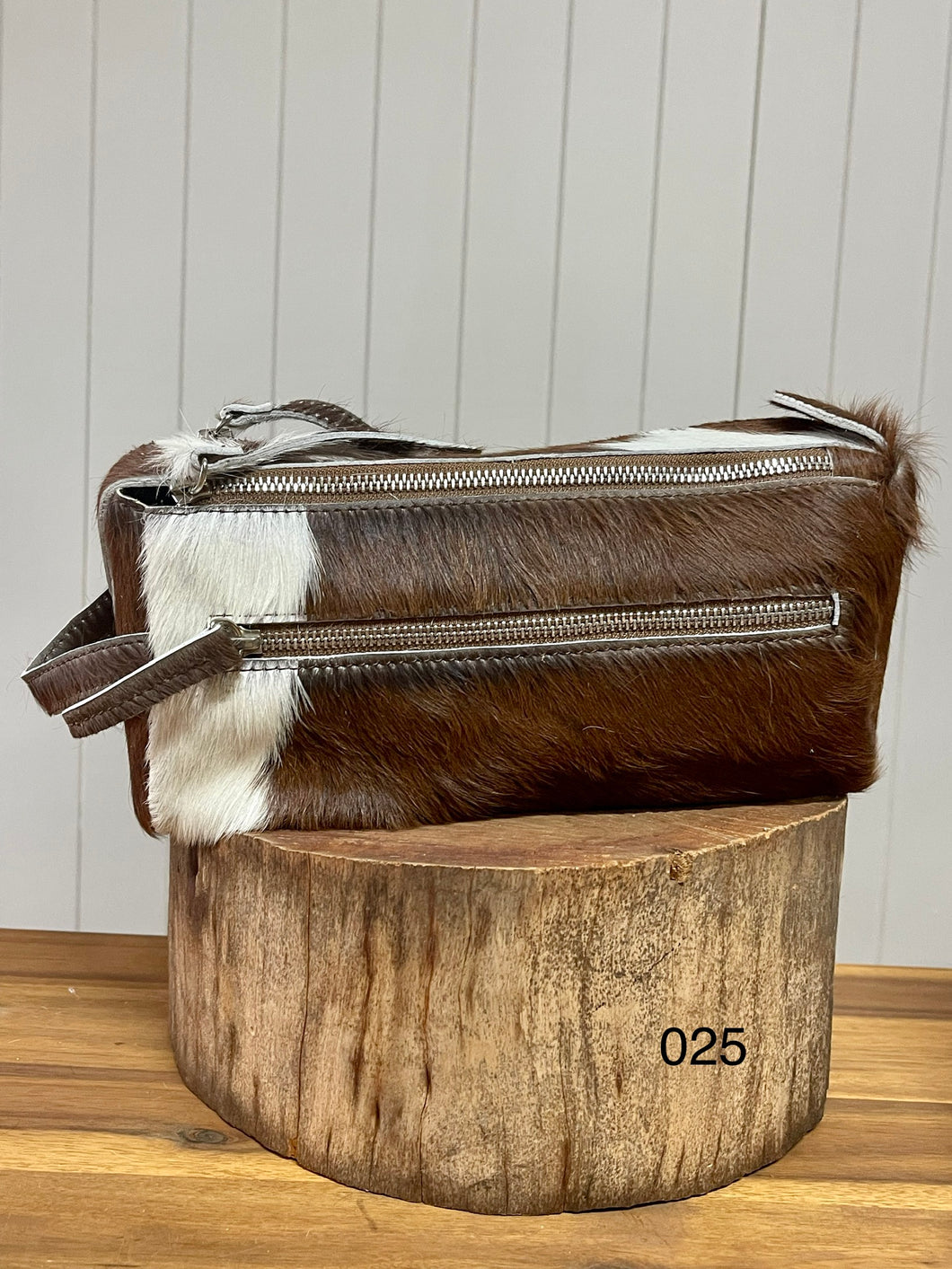 Toiletries Bag - Cowhide 025