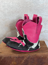 Load image into Gallery viewer, Baby Boots - Medium MP016
