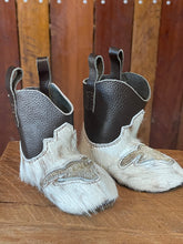 Load image into Gallery viewer, Baby Boots - Medium 051