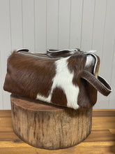 Load image into Gallery viewer, Toiletries Bag - Cowhide 025