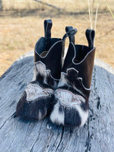 Load image into Gallery viewer, Baby Boots - Large 074