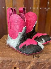 Load image into Gallery viewer, Baby Boots - Small SP09