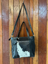 Load image into Gallery viewer, Tote Bag - Quintessa 011