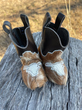 Load image into Gallery viewer, Baby Boots - Small 081