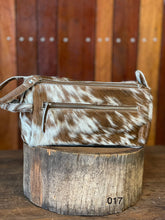 Load image into Gallery viewer, Toiletries Bag - Cowhide 017