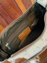 Load image into Gallery viewer, Toiletries Bag - Cowhide 018