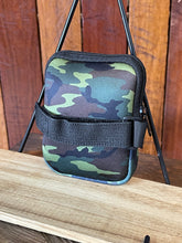 Load image into Gallery viewer, Travel Mate - Camo