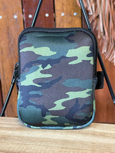 Load image into Gallery viewer, Travel Mate - Camo