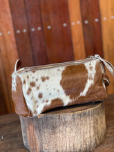 Load image into Gallery viewer, Toiletries Bag - Cowhide