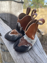 Load image into Gallery viewer, Baby Boots - Medium 029