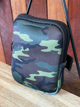 Load image into Gallery viewer, Travel Mate - Camo