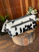 Load image into Gallery viewer, Toiletries Bag - Cowhide 34