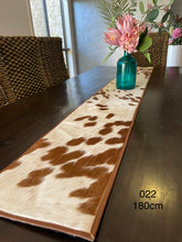 Load image into Gallery viewer, Table Runner 180cm - 022