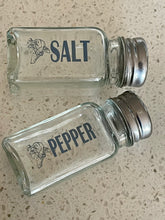 Load image into Gallery viewer, Salt N Pepper Shakers