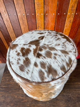 Load image into Gallery viewer, Ottoman - Footstool - 02