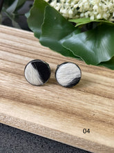 Load image into Gallery viewer, Cufflinks - 04