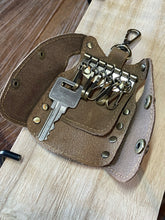 Load image into Gallery viewer, Key Holder - Keyring - Leather